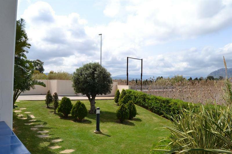 Las Olas Pili Locdenia Exteriör bild